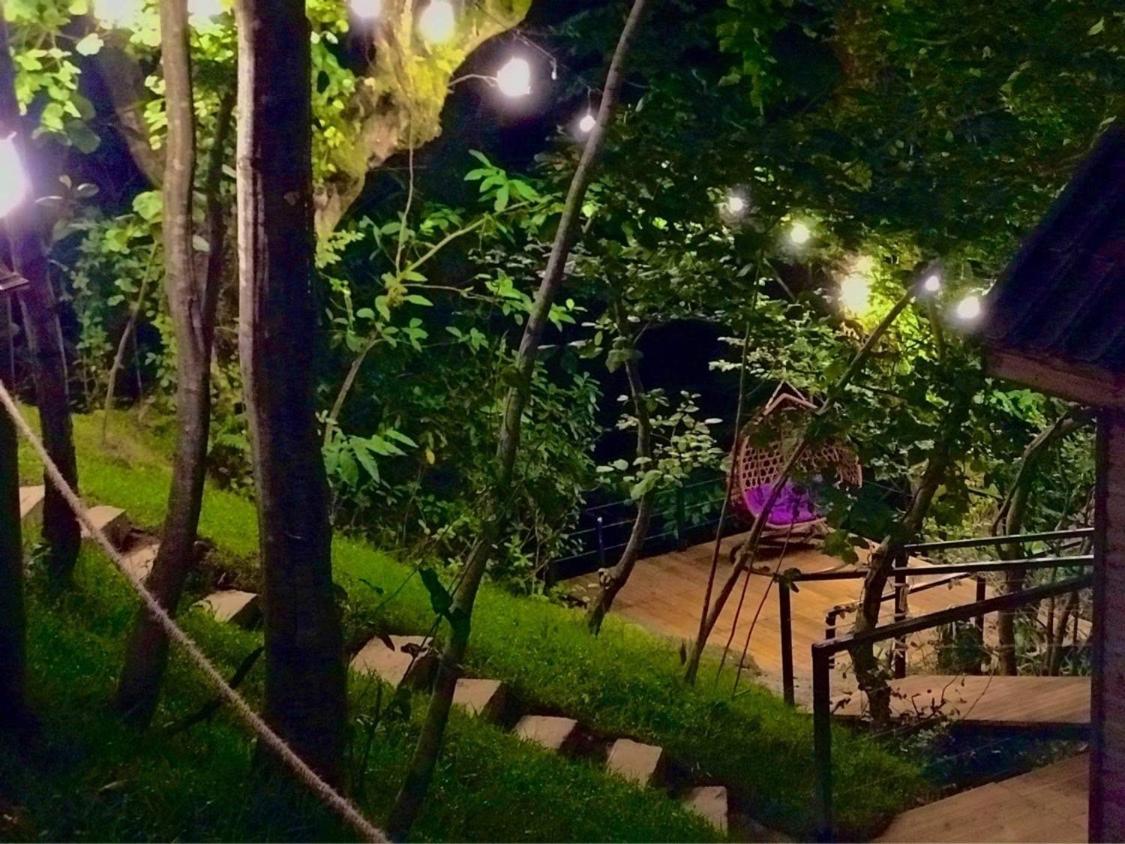 Woodpecker Ვუდფექერი Villa Batumi Exterior photo